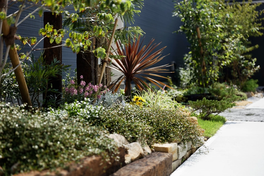 おしゃれな庭をつくるコツは？施工実例から人気の外構デザインを紹介！
