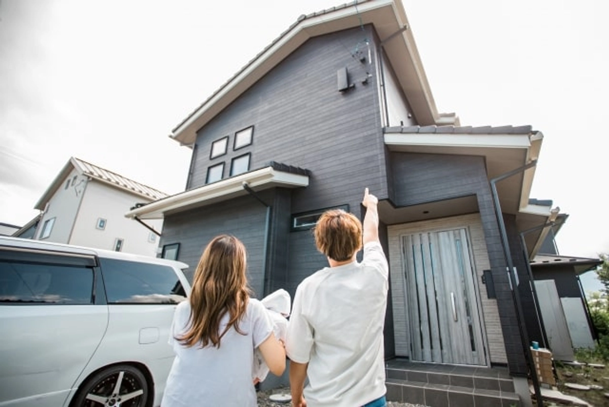 マイホームを建てた夫婦（住宅ローン）